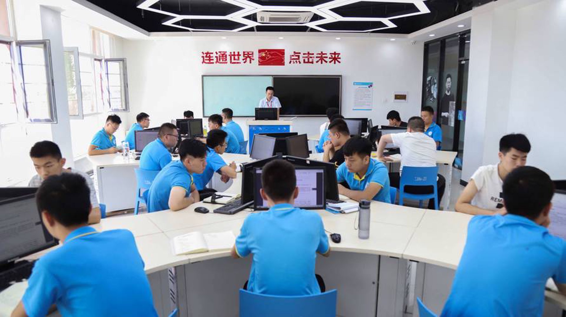 站群程序出售市场观察：从批量建站到AI驱动的技术演进与选型逻辑